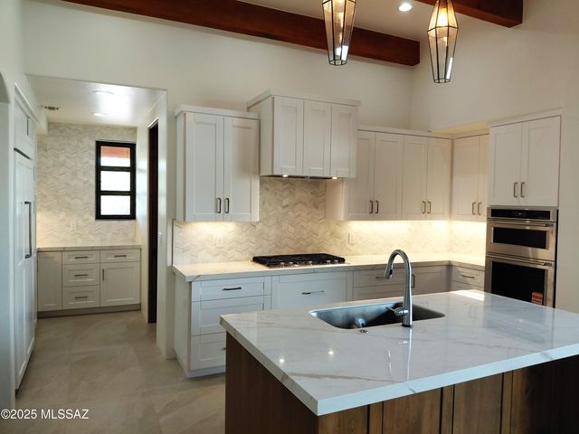 6060 N Piedra Seca, Tucson, AZ 85718