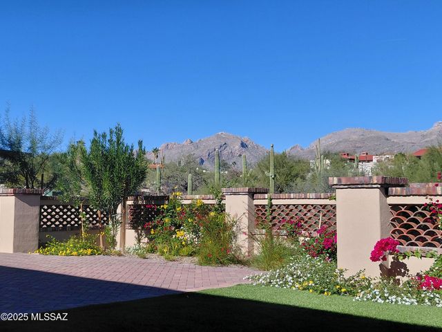 6060 N Piedra Seca, Tucson, AZ 85718