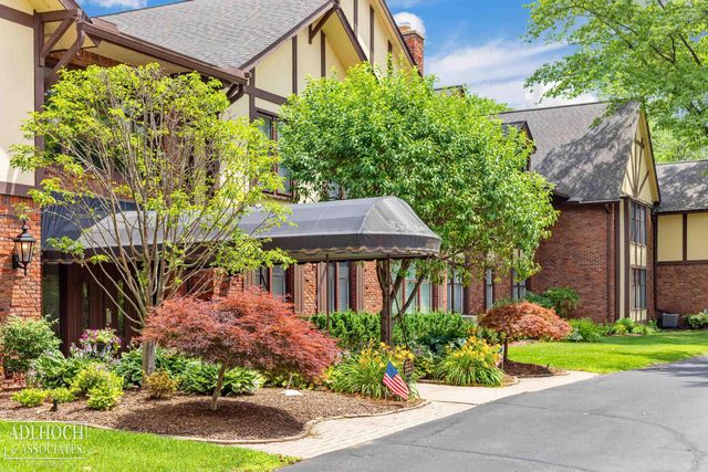 1750 Vernier Road 6, Grosse Pointe Woods, MI 48236
