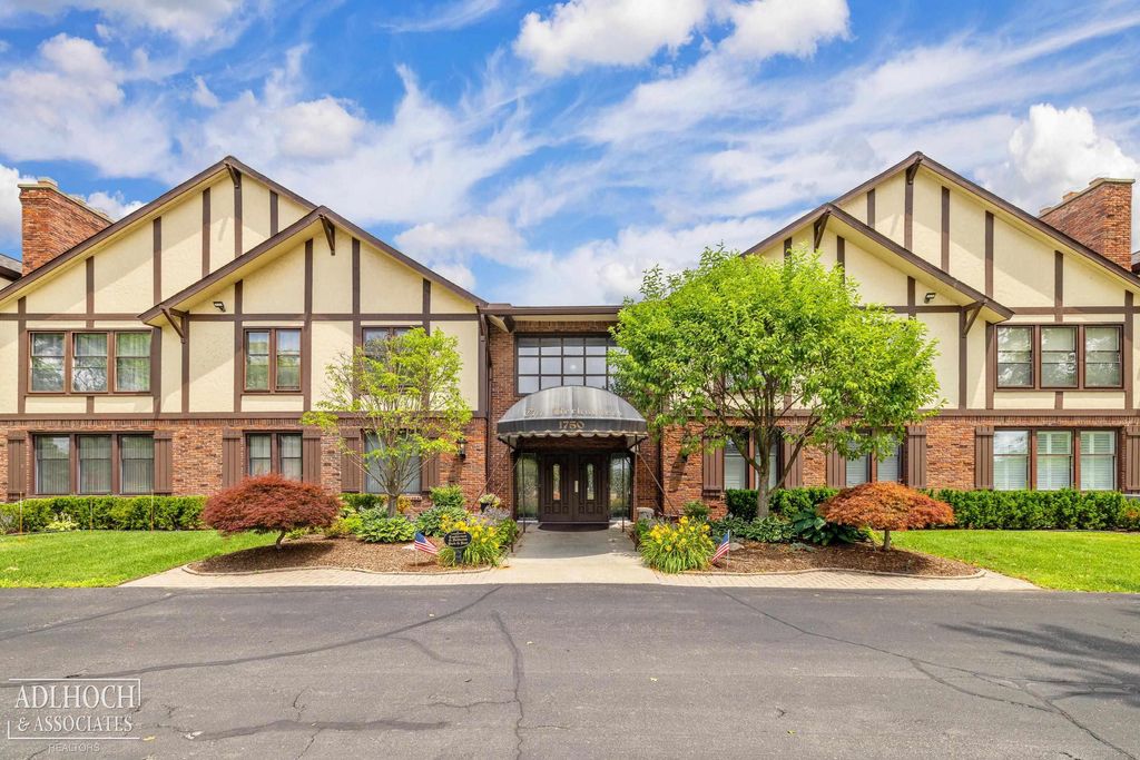 1750 Vernier Road 6, Grosse Pointe Woods, MI 48236
