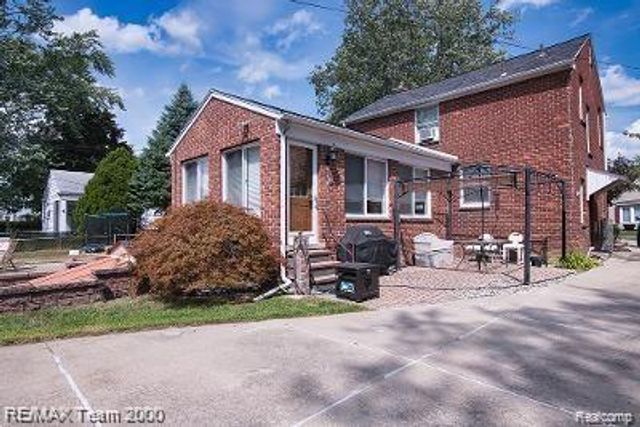 1823 N Elizabeth Street, Dearborn, MI 48128