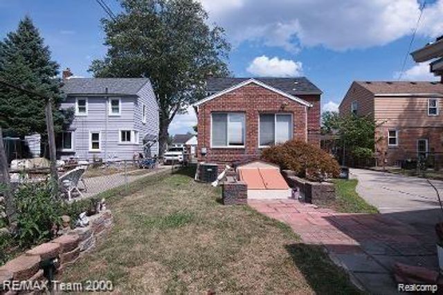 1823 N Elizabeth Street, Dearborn, MI 48128