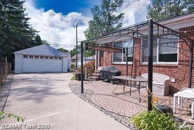 1823 N Elizabeth Street, Dearborn, MI 48128