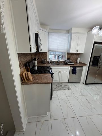 1823 N Elizabeth Street, Dearborn, MI 48128