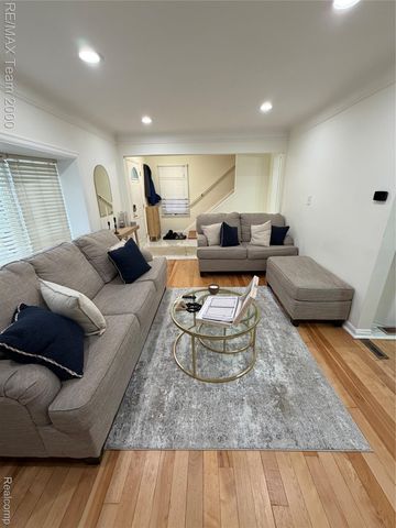 1823 N Elizabeth Street, Dearborn, MI 48128