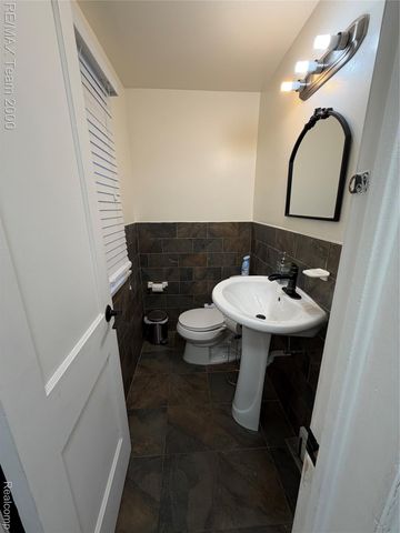 1823 N Elizabeth Street, Dearborn, MI 48128