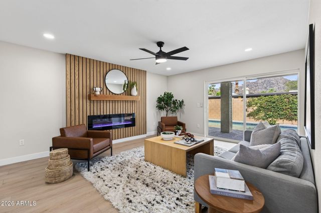 1709 E FRIER Drive, Phoenix, AZ 85020