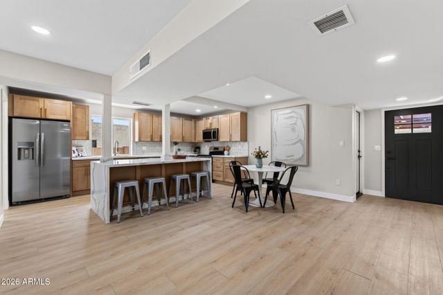 1709 E FRIER Drive, Phoenix, AZ 85020