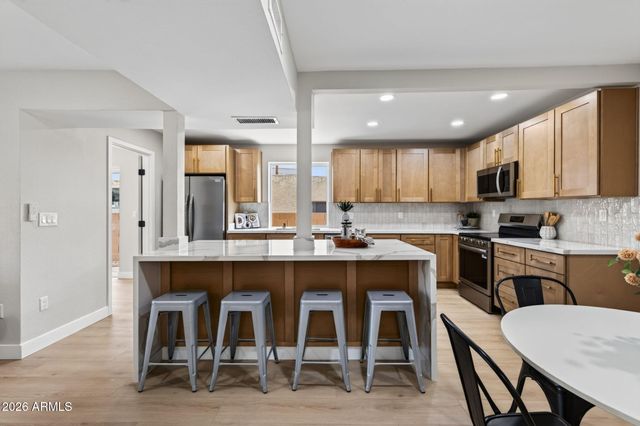 1709 E FRIER Drive, Phoenix, AZ 85020