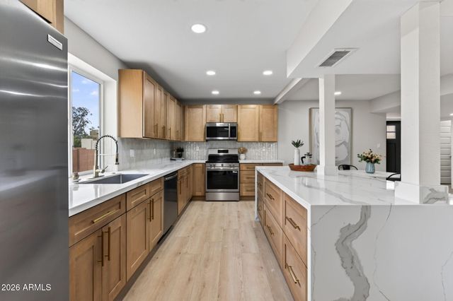 1709 E FRIER Drive, Phoenix, AZ 85020