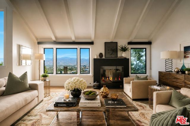 7825 Torreyson Drive, Los Angeles, CA 90046