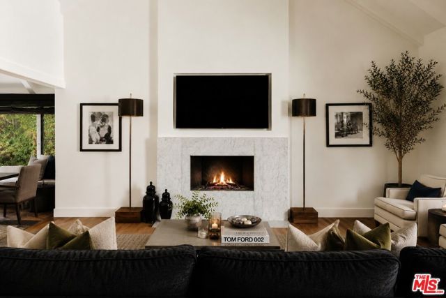 7825 Torreyson Drive, Los Angeles, CA 90046