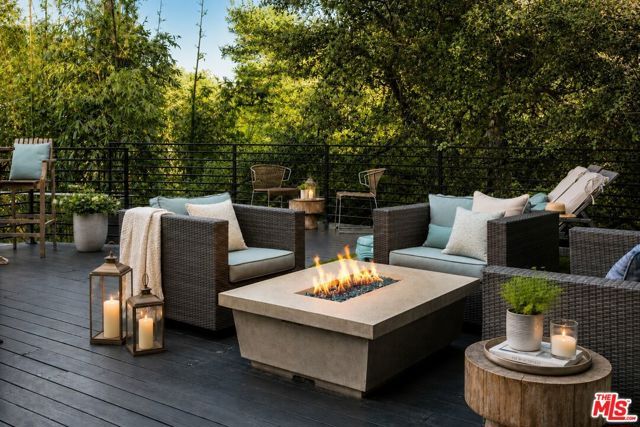 7825 Torreyson Drive, Los Angeles, CA 90046