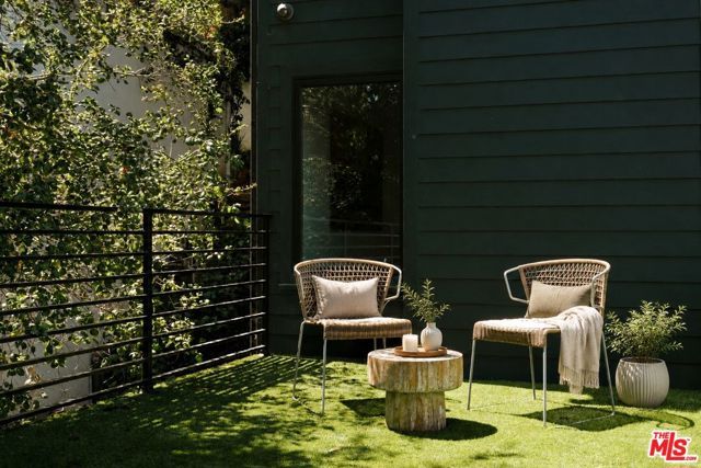 7825 Torreyson Drive, Los Angeles, CA 90046