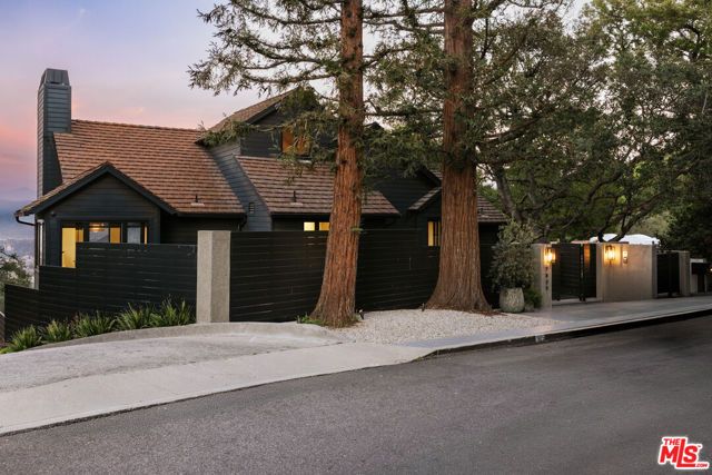 7825 Torreyson Drive, Los Angeles, CA 90046