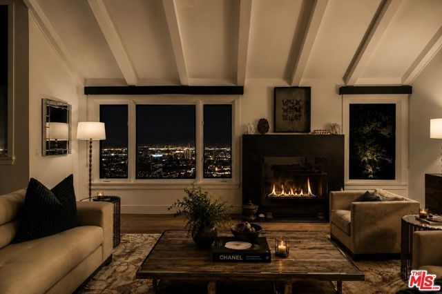 7825 Torreyson Drive, Los Angeles, CA 90046