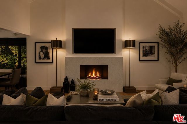 7825 Torreyson Drive, Los Angeles, CA 90046