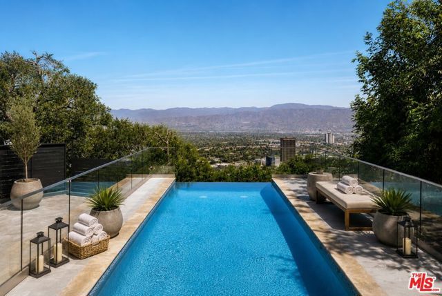 7825 Torreyson Drive, Los Angeles, CA 90046