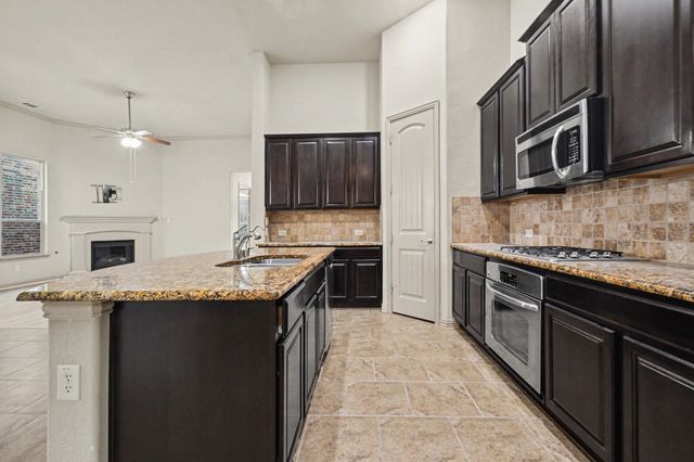 224 Carrington Lane, Lewisville, TX 75067