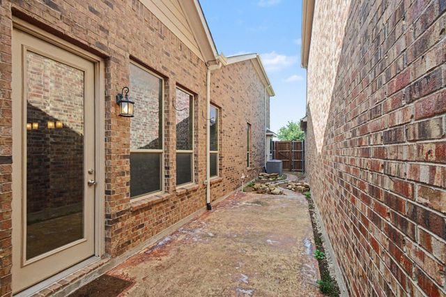 224 Carrington Lane, Lewisville, TX 75067