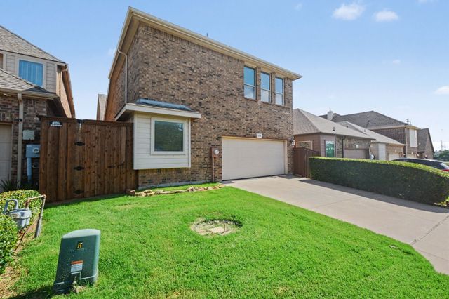 224 Carrington Lane, Lewisville, TX 75067