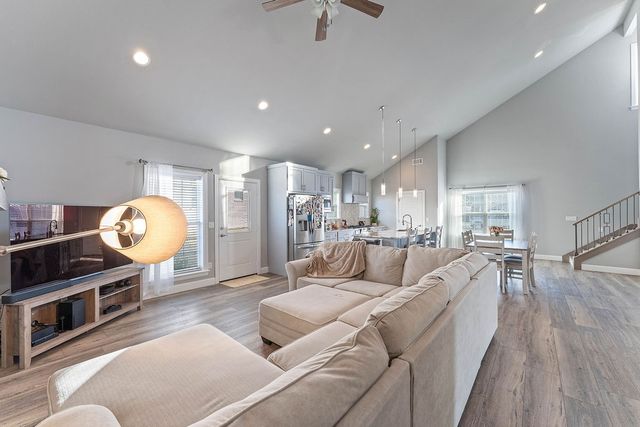 1305 2nd Street, Bentonville, AR 72712