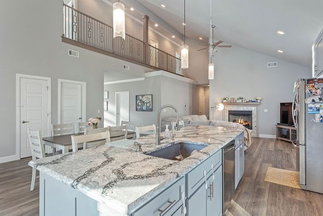 1305 2nd Street, Bentonville, AR 72712