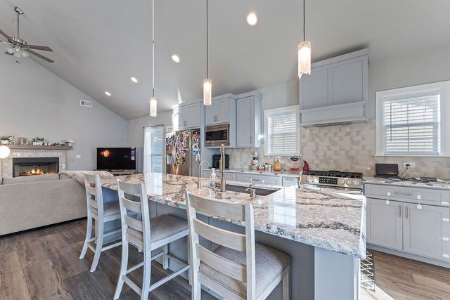 1305 2nd Street, Bentonville, AR 72712