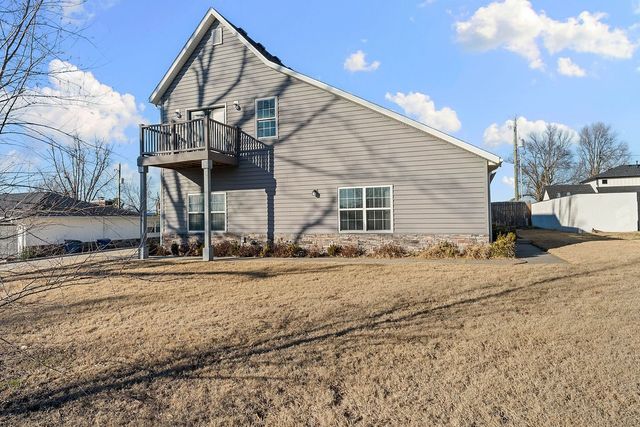 1305 2nd Street, Bentonville, AR 72712
