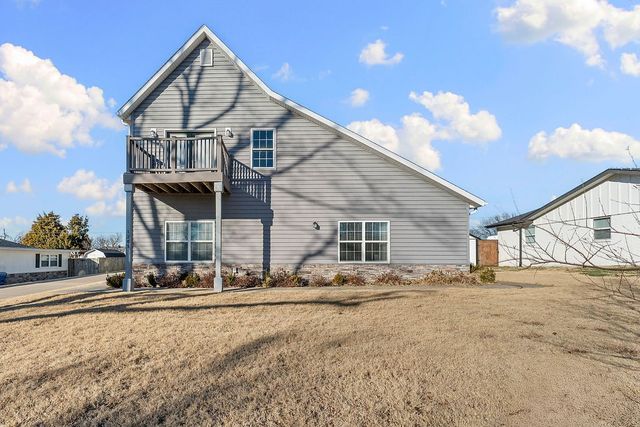 1305 2nd Street, Bentonville, AR 72712