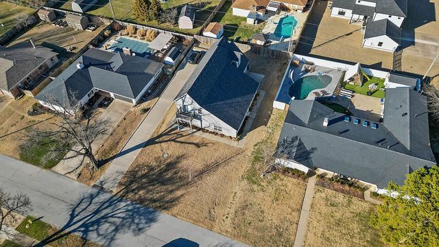1305 2nd Street, Bentonville, AR 72712