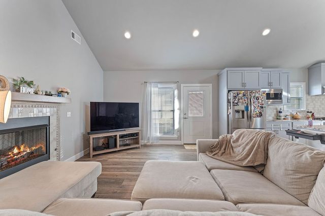 1305 2nd Street, Bentonville, AR 72712