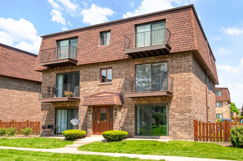 9620 Bianco Terrace B, Des Plaines, IL 60016