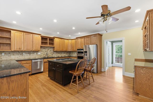 8618 Westover Dr, Prospect, KY 40059