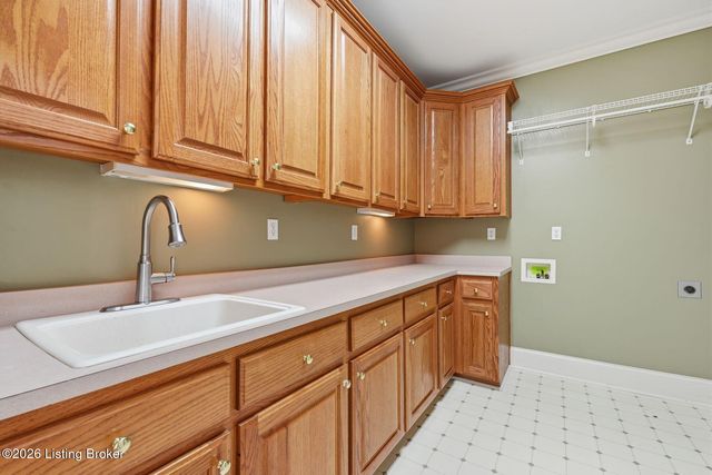 8618 Westover Dr, Prospect, KY 40059