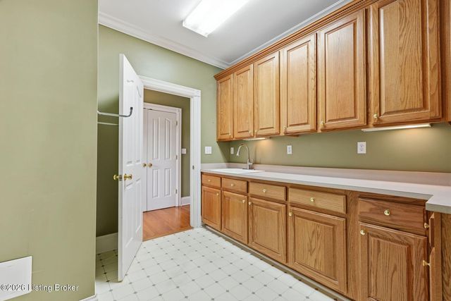 8618 Westover Dr, Prospect, KY 40059