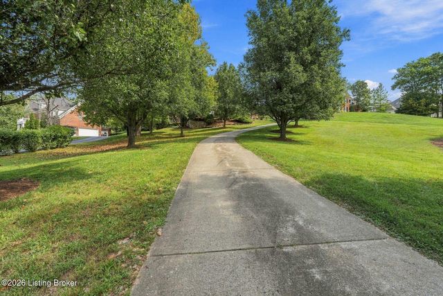 8618 Westover Dr, Prospect, KY 40059