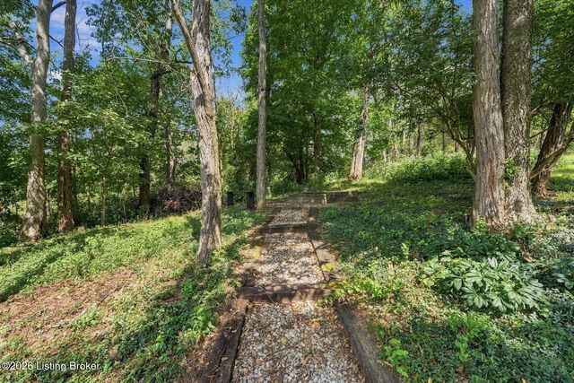 8618 Westover Dr, Prospect, KY 40059