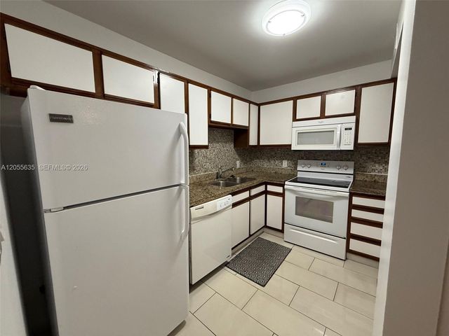 15290 SW 106th Lane 323, Miami, FL 33196
