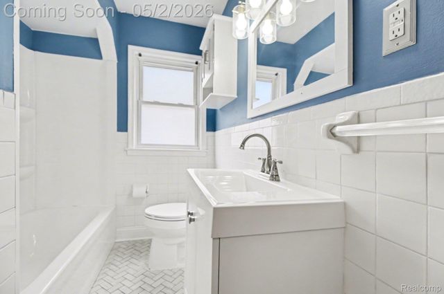 151 Highland Avenue, Clawson, MI 48017