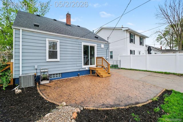 151 Highland Avenue, Clawson, MI 48017