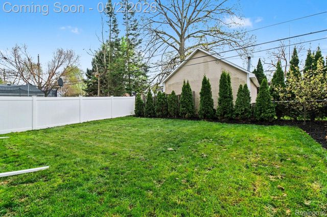 151 Highland Avenue, Clawson, MI 48017