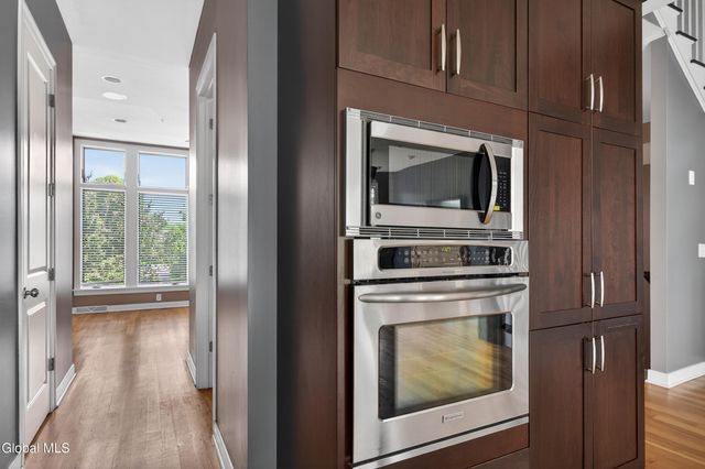 4 Bryn Mawr Court, Albany, NY 12211