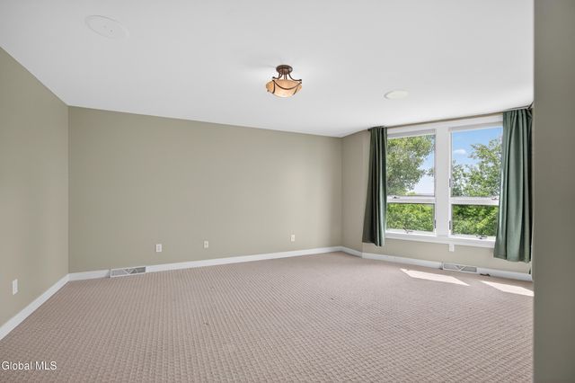 4 Bryn Mawr Court, Albany, NY 12211