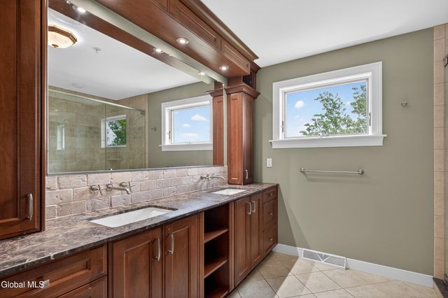 4 Bryn Mawr Court, Albany, NY 12211