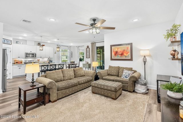 900 Nixon Circle NE, Palm Bay, FL 32907