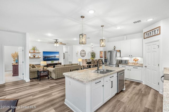 900 Nixon Circle NE, Palm Bay, FL 32907