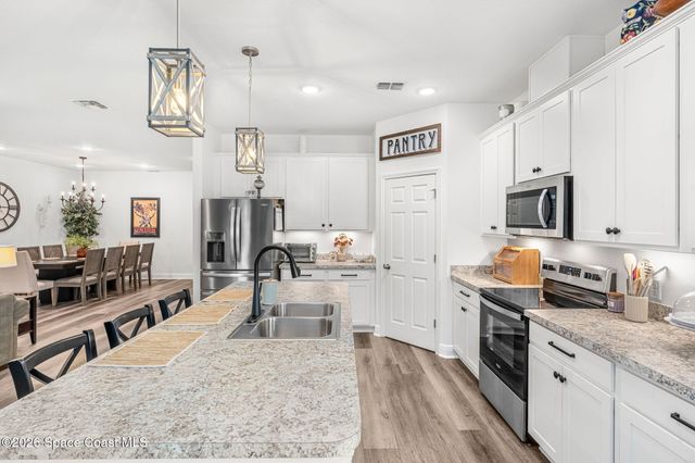 900 Nixon Circle NE, Palm Bay, FL 32907