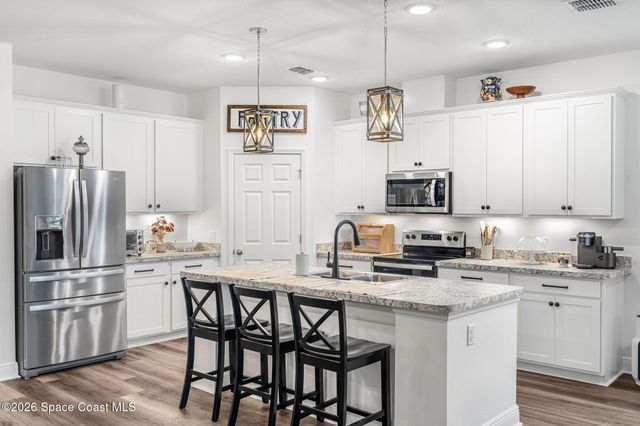 900 Nixon Circle NE, Palm Bay, FL 32907