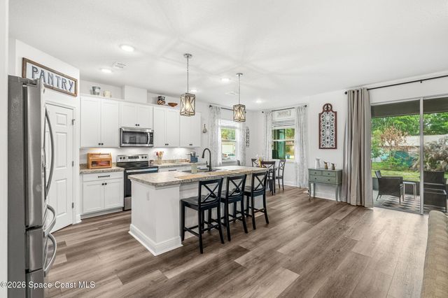 900 Nixon Circle NE, Palm Bay, FL 32907